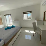 Sunshine - Modern Two Bedroom Penthouse With Terrace *