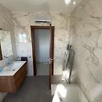 Sunshine - Modern Two Bedroom Penthouse With Terrace *