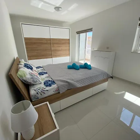 Daire Sunshine - Modern Two Bedroom Penthouse With Terrace *