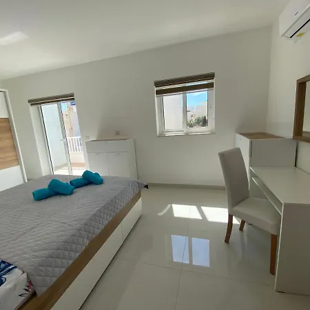 Sunshine - Modern Two Bedroom Penthouse With Terrace *