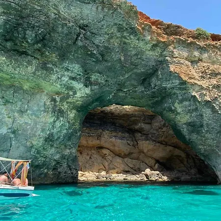 Sunshine - Modern Two Bedroom Penthouse With Terrace *