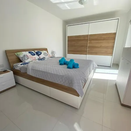 Sunshine - Modern Two Bedroom Penthouse With Terrace * Mellieħa