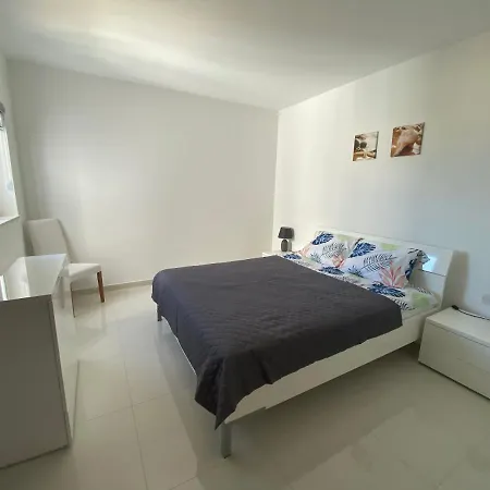 Sunshine - Modern Two Bedroom Penthouse With Terrace * Mellieħa