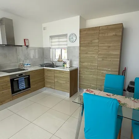 Sunshine - Modern Two Bedroom Penthouse With Terrace 아파트