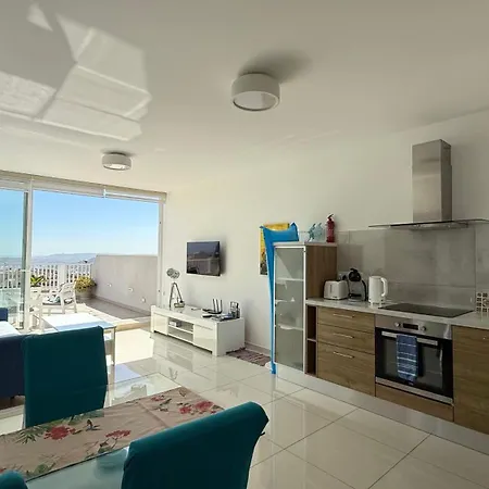 Sunshine - Modern Two Bedroom Penthouse With Terrace Lägenhet *