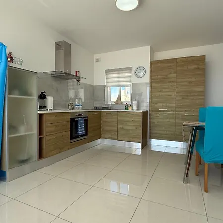 Daire Sunshine - Modern Two Bedroom Penthouse With Terrace *