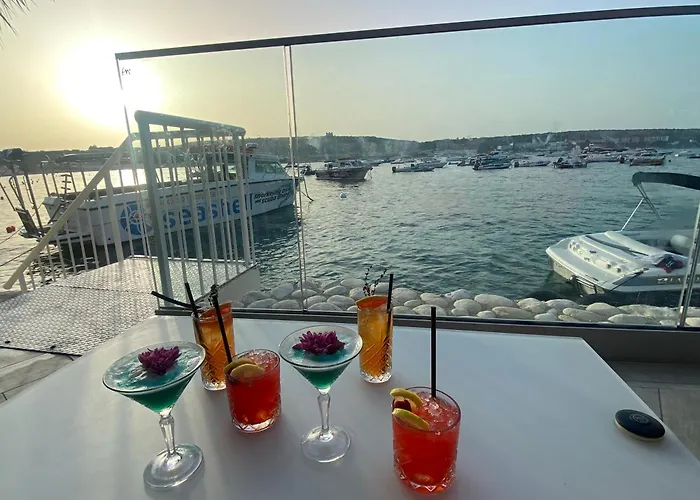 Sunshine - Modern Two Bedroom Penthouse With Terrace *