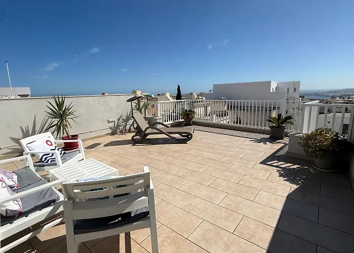 Sunshine - Modern Two Bedroom Penthouse With Terrace *